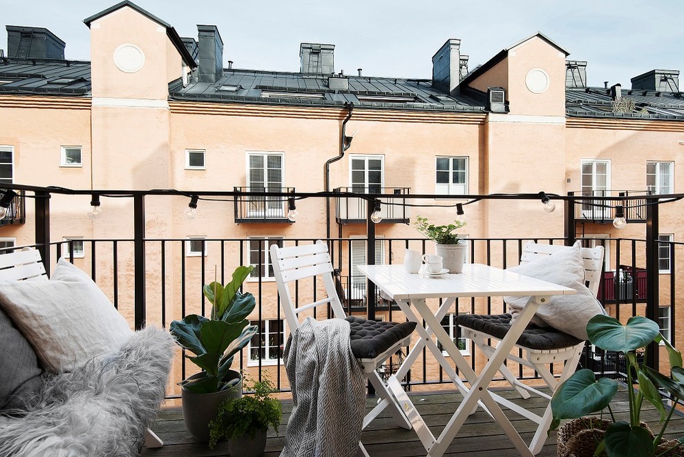 Foto di un balcone scandinavo con nessuna copertura