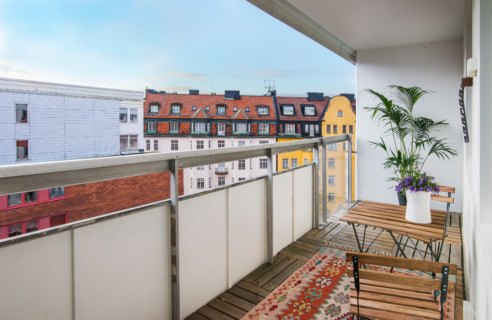 Design ideas for a large scandinavian balcony in Stockholm with a roof extension.