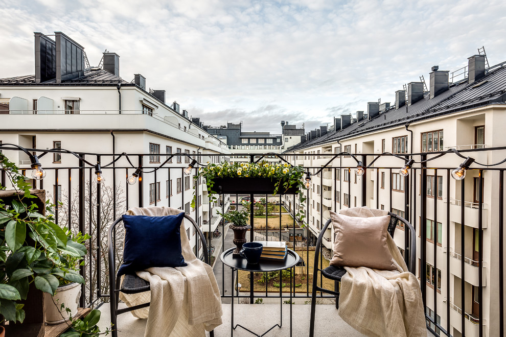 Inspiration för små skandinaviska balkonger, med utekrukor