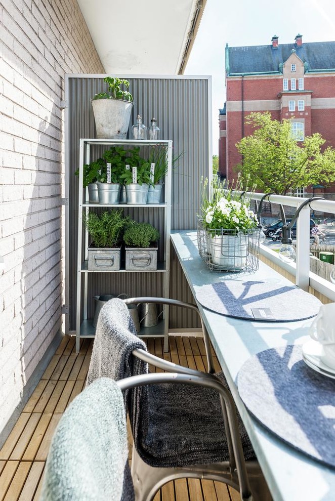 Inspiration for a scandinavian balcony remodel in Gothenburg