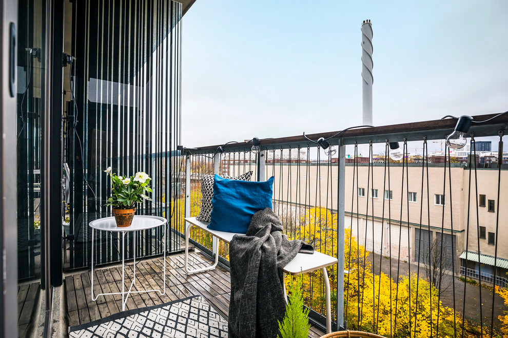 Inspiration för små moderna balkonger, med kabelräcke och takförlängning