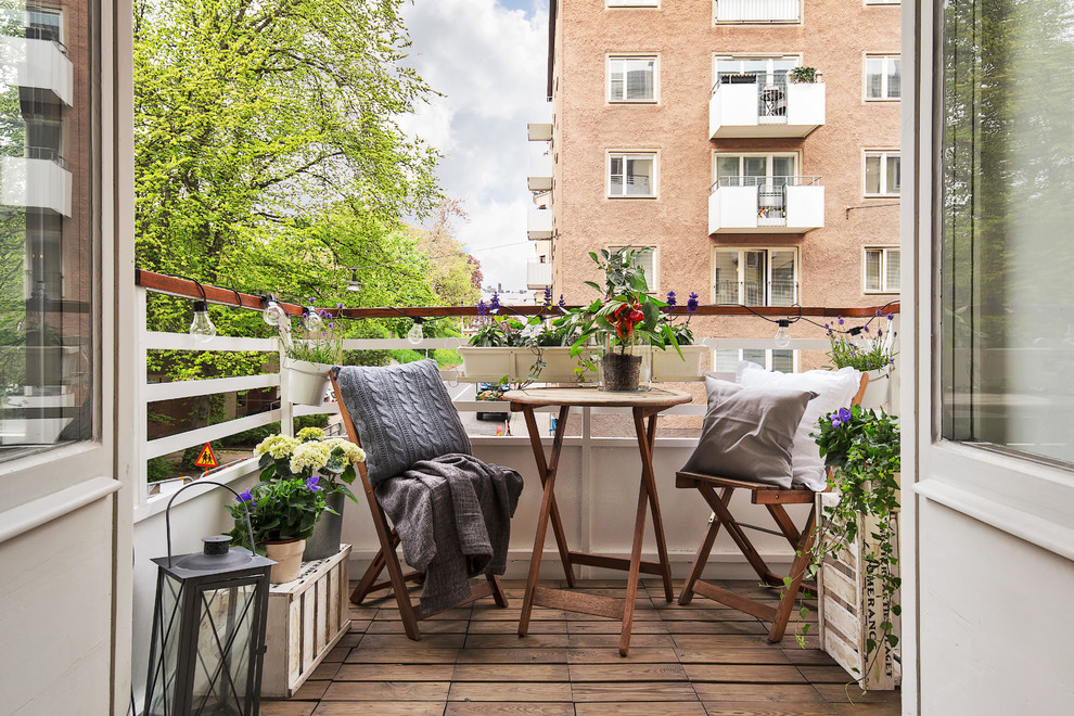 Photo of a medium sized scandi balcony in Stockholm.