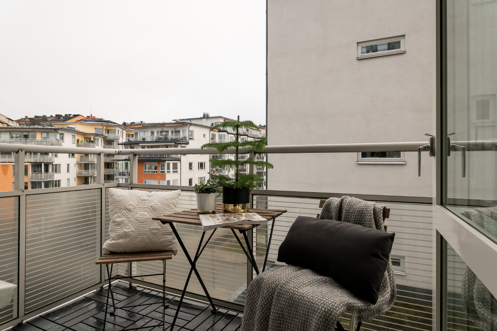 Idéer för minimalistiska balkonger, med räcke i glas