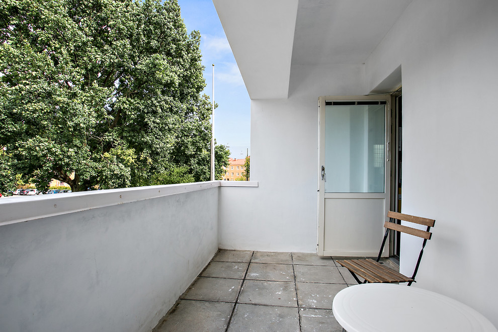 Immagine di un balcone minimalista