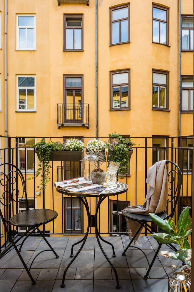 Idéer för att renovera en mellanstor skandinavisk balkong