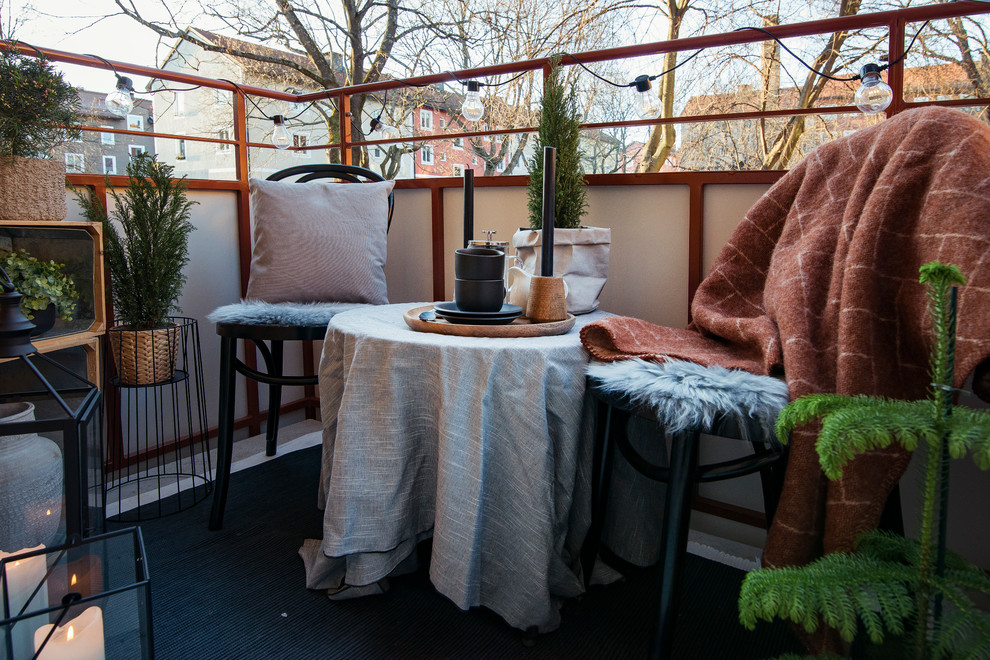 Источник вдохновения для домашнего уюта: балкон и лоджия в скандинавском стиле с перилами из смешанных материалов без защиты от солнца