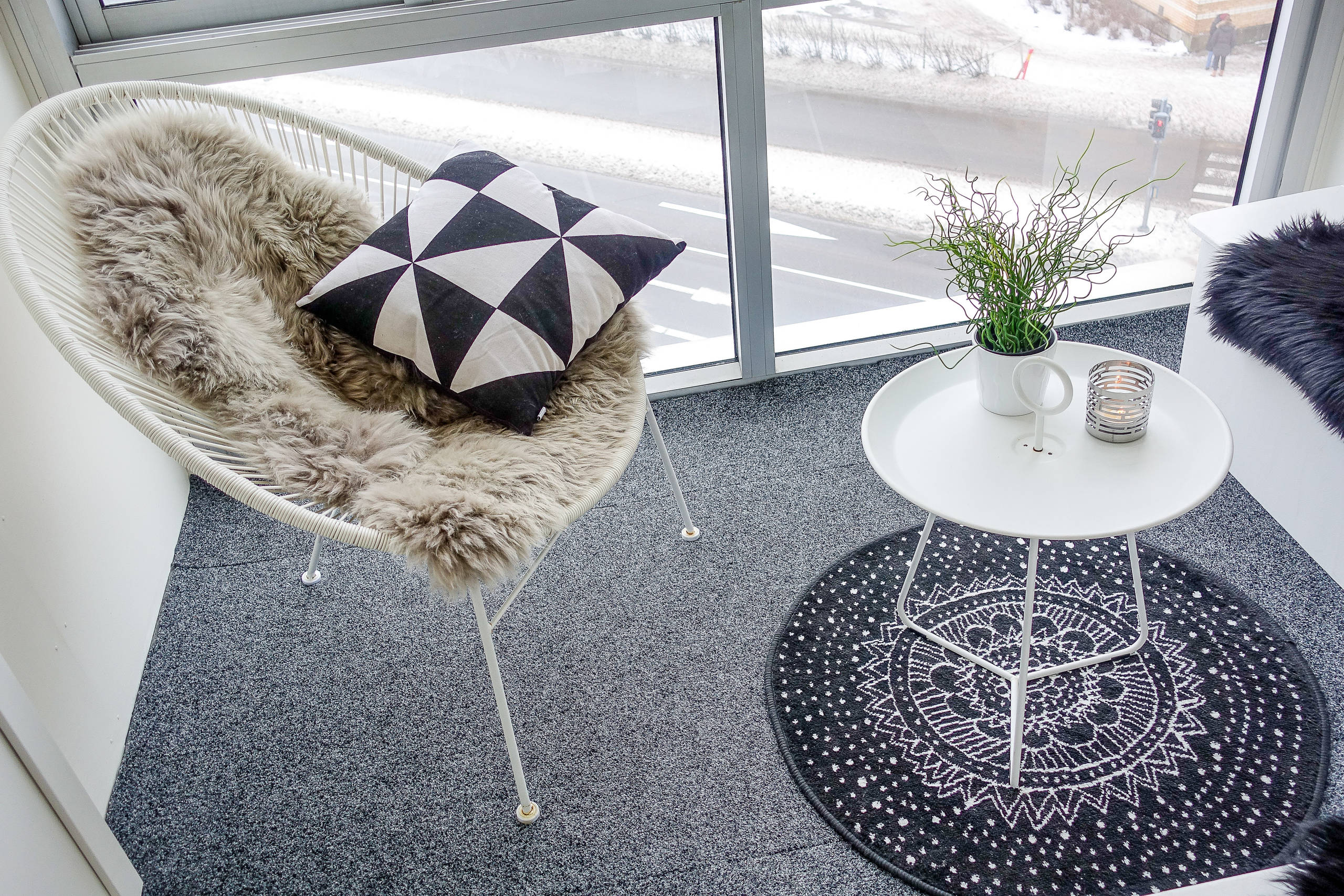 Underbara balkongmöbler och en värmande matta på golvet! - Modern - Balcony  - Gothenburg - by Bostad&Co | Houzz