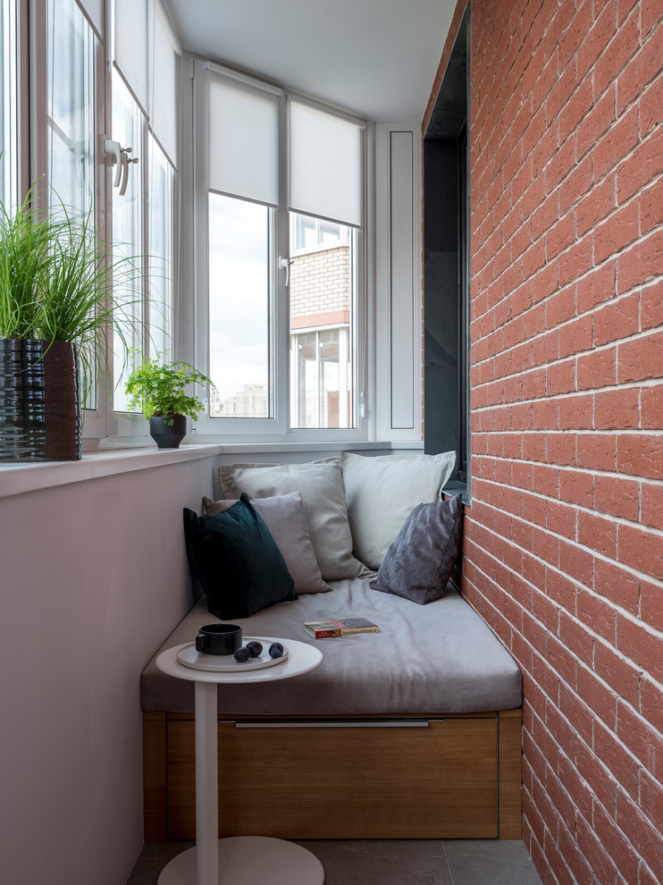 Свежая идея для дизайна: маленькая лоджия в современном стиле в квартире для на участке и в саду - отличное фото интерьера