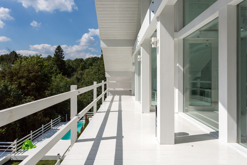 Contemporary balcony in Moscow with a roof extension.