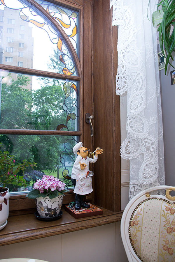 モスクワにあるトラディショナルスタイルのおしゃれなベランダ・バルコニーの写真