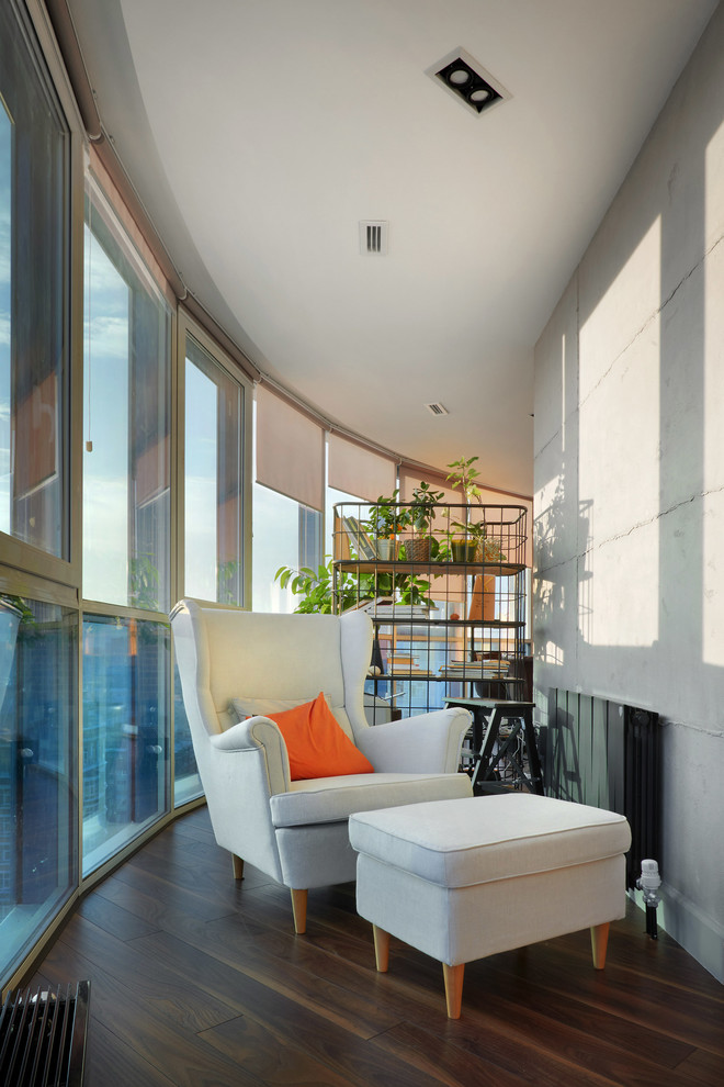 Свежая идея для дизайна: балкон и лоджия в современном стиле - отличное фото интерьера