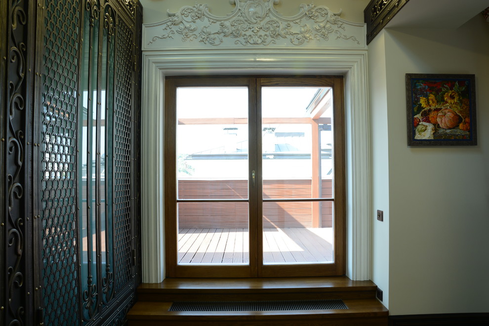 Источник вдохновения для домашнего уюта: балкон и лоджия в классическом стиле