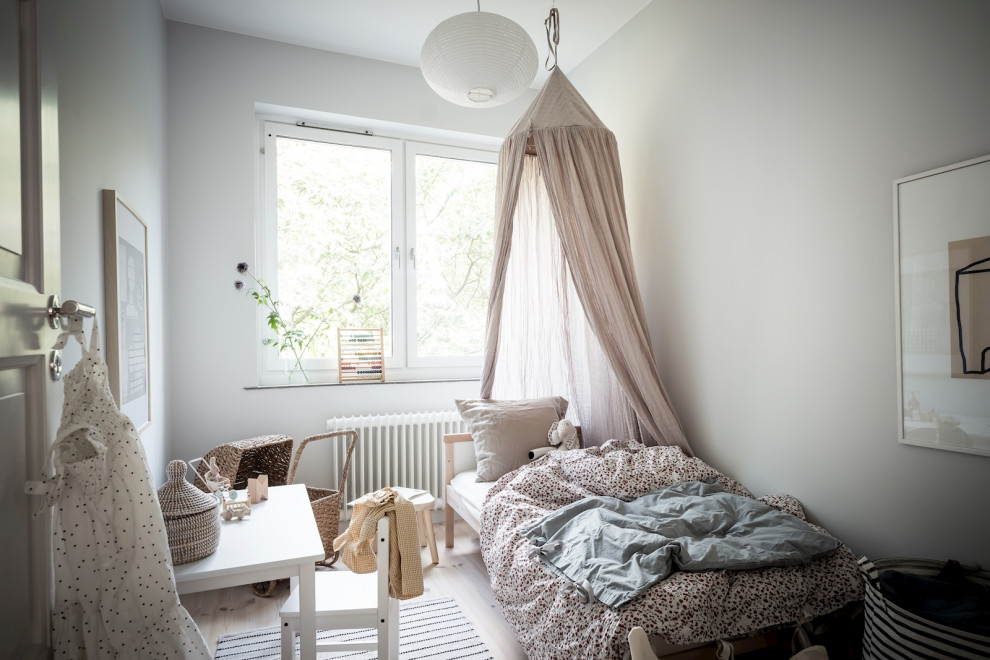This is an example of a scandi kids' bedroom in Gothenburg.