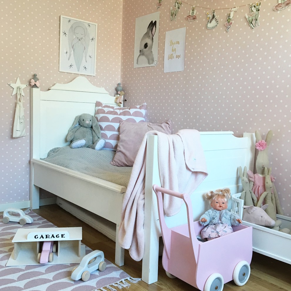 Exempel på ett minimalistiskt barnrum