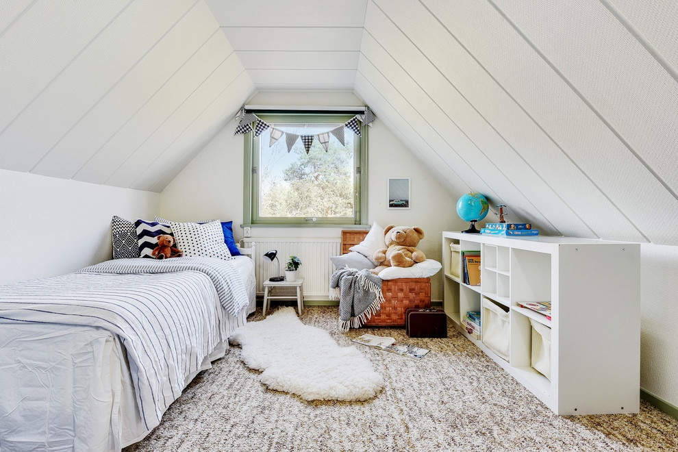 Photo of a scandinavian gender neutral kids' bedroom in Stockholm with white walls, carpet and brown floors.