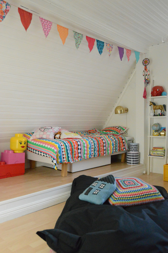 Design ideas for a scandinavian kids' bedroom.