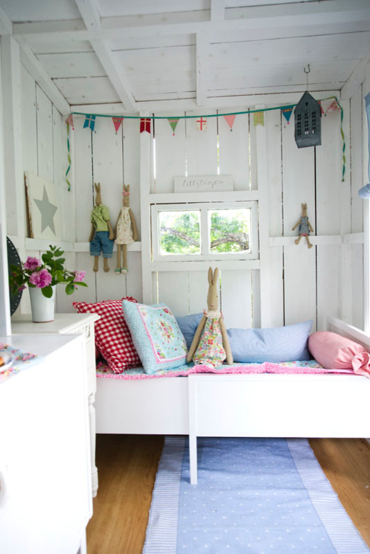 Inspiration for a shabby-chic style kids' bedroom in Stockholm.