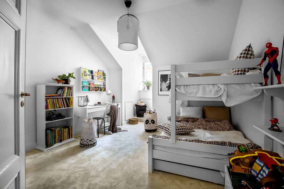 Photo of a medium sized scandi gender neutral children’s room in Stockholm with white walls, carpet and beige floors.
