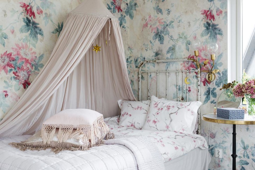 Inspiration for a vintage teen’s room for girls in Stockholm.