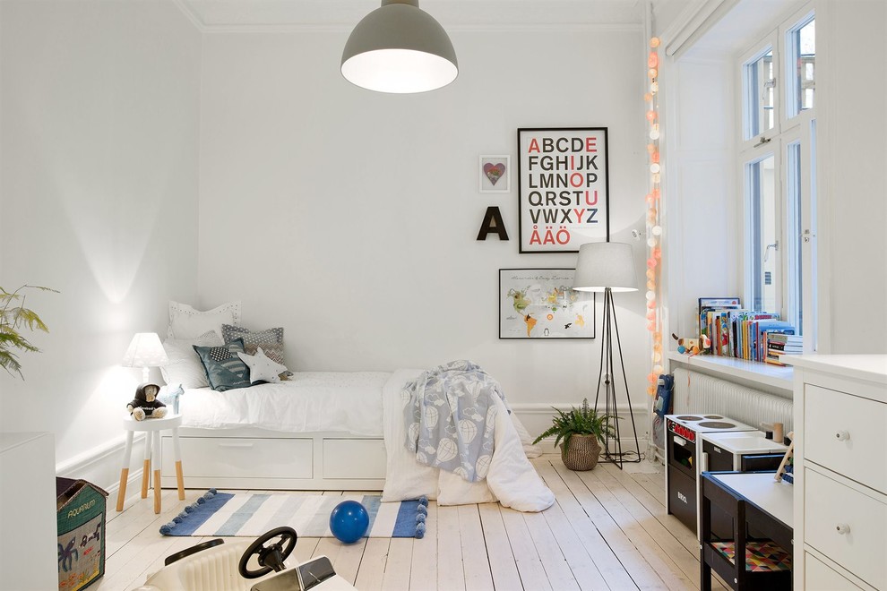 Inspiration for a victorian kids' room remodel in Stockholm
