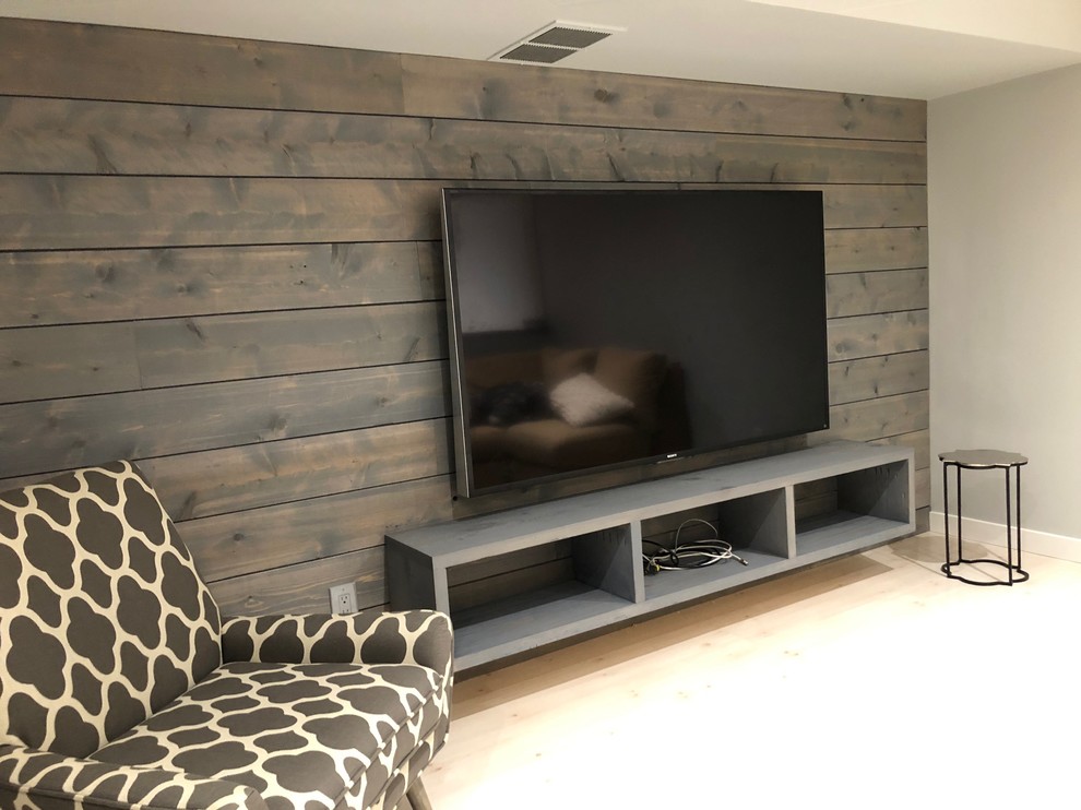 Photo of a small country basement in Toronto with grey walls.