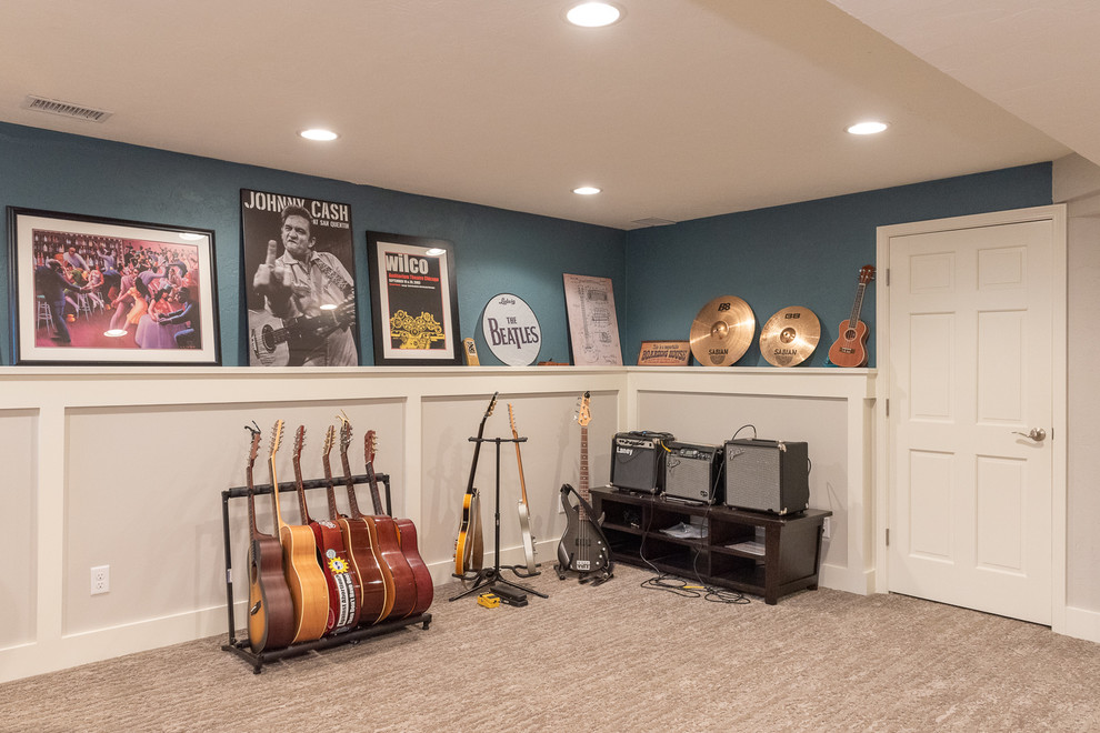 Inspiration for a mid-sized timeless underground carpeted and gray floor basement remodel in Indianapolis with blue walls