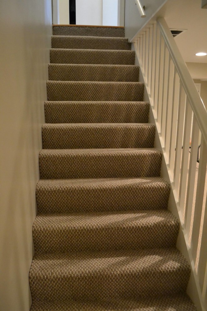 Imagen de escalera actual de tamaño medio