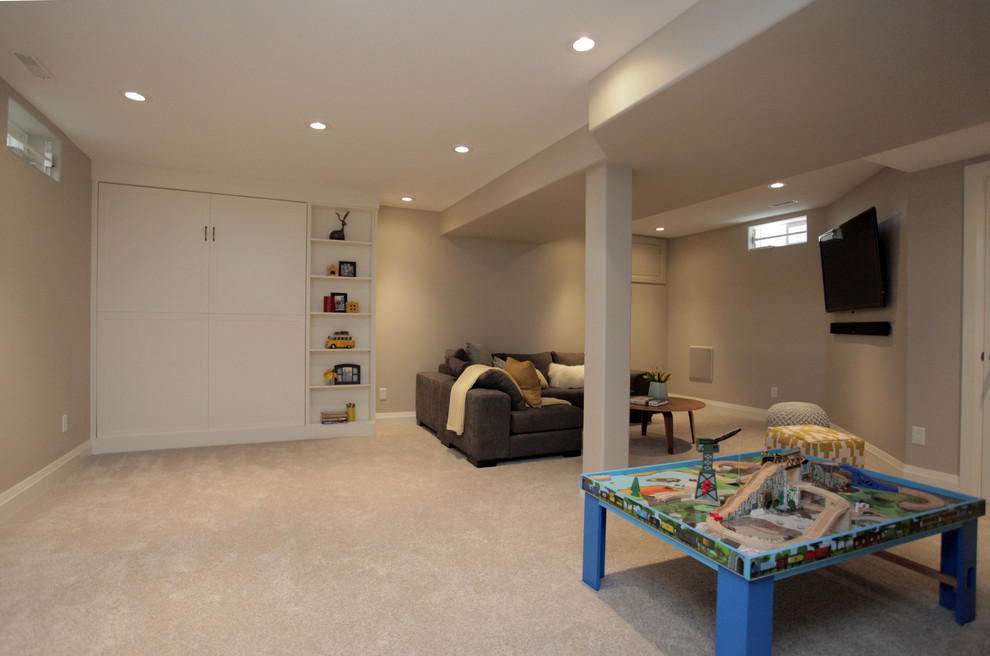 Exempel på en mellanstor modern källare utan ingång, med grå väggar och heltäckningsmatta