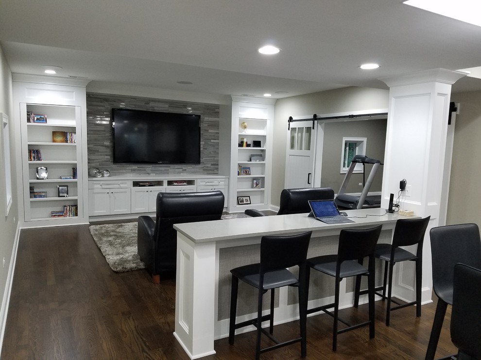 Basement - traditional basement idea in Chicago