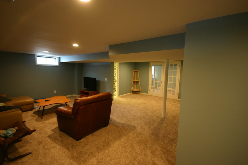 Inspiration for a mid-sized timeless underground carpeted basement remodel in Milwaukee with blue walls and no fireplace