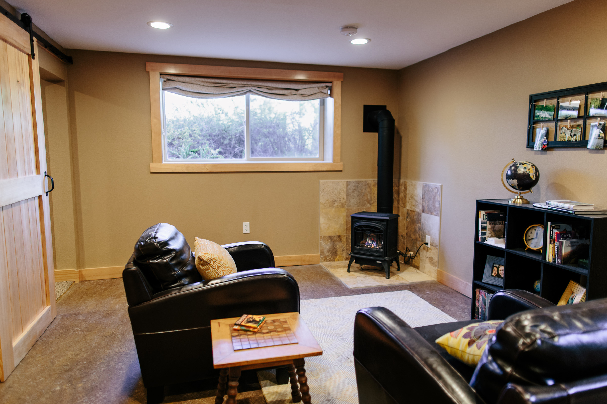 75 Rustic Basement with a Wood Stove Ideas You'll Love - October, 2023 |  Houzz