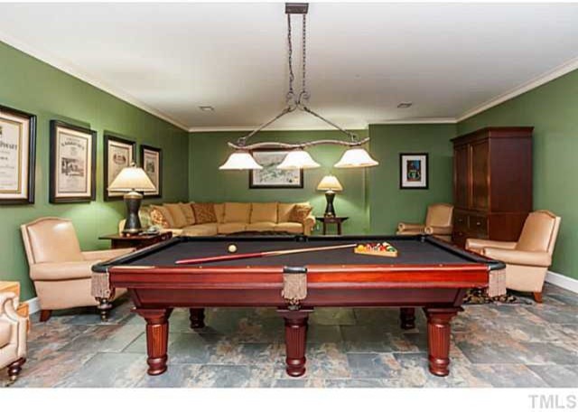 Inspiration for a classic basement in Raleigh.