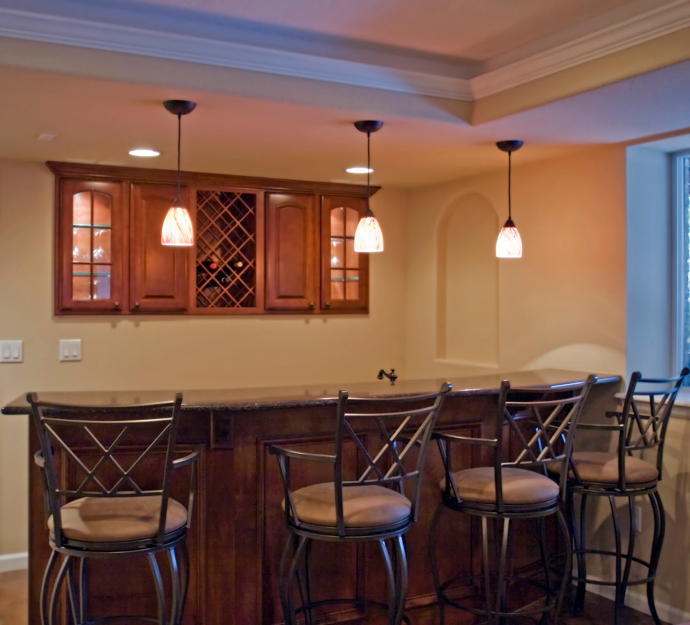 На фото: большой домашний бар в стиле неоклассика (современная классика) с ковровым покрытием