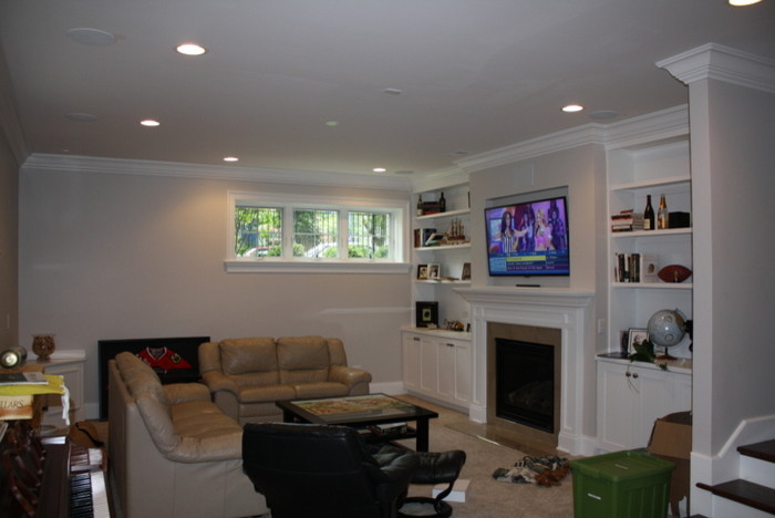 Inspiration for a timeless basement remodel in Chicago
