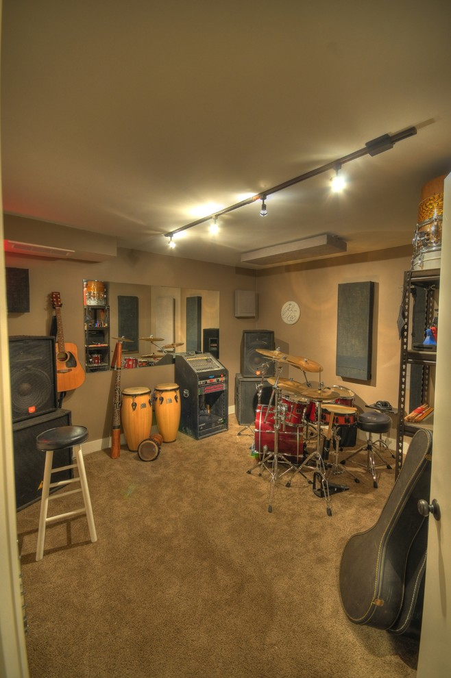 This is an example of a rustic basement in Cleveland.