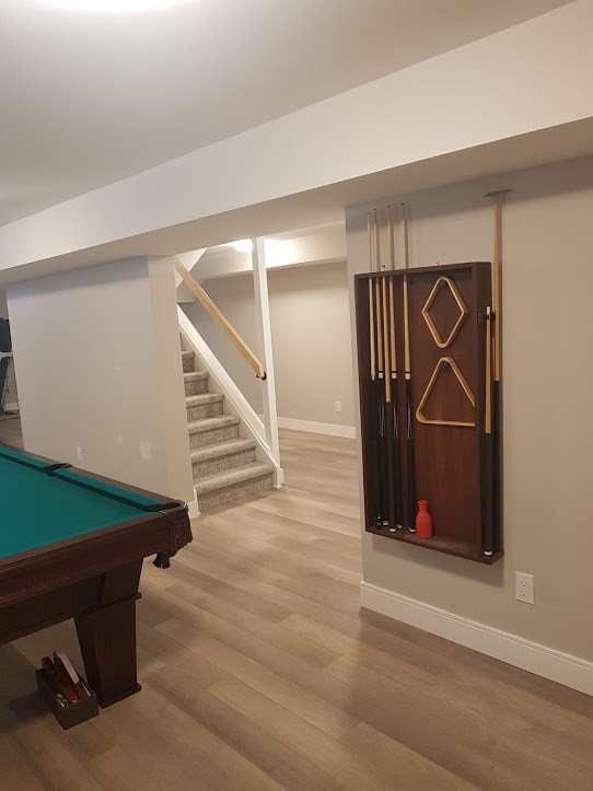 Example of a minimalist basement design in Other