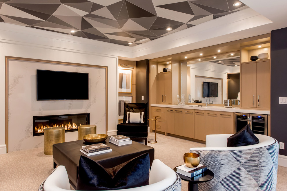 Modernes Wohnzimmer mit Hausbar, weißer Wandfarbe, Teppichboden, Gaskamin, TV-Wand und beigem Boden in Sonstige