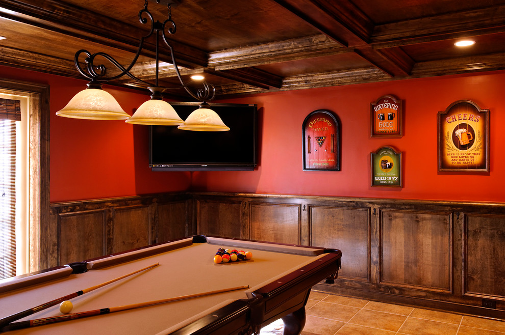 Стильный дизайн: гостиная комната среднего размера в классическом стиле с красными стенами, полом из керамической плитки и оранжевым полом - последний тренд