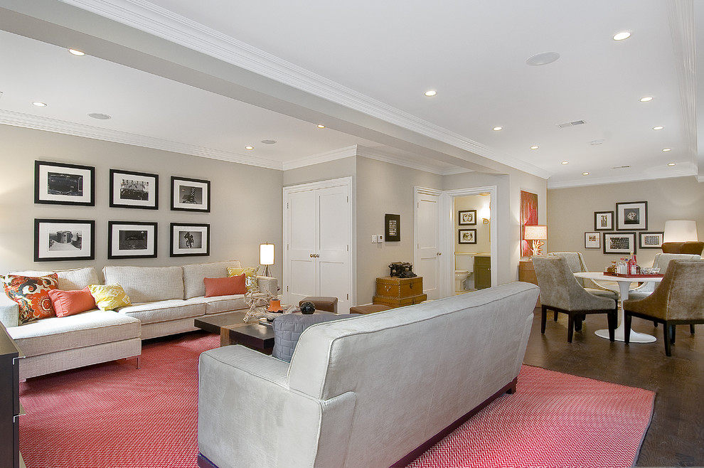 Пример оригинального дизайна: гостиная комната в классическом стиле с серыми стенами без камина