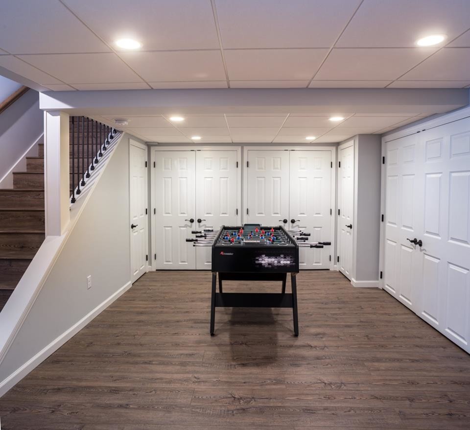 Photo of a contemporary basement in Wilmington.