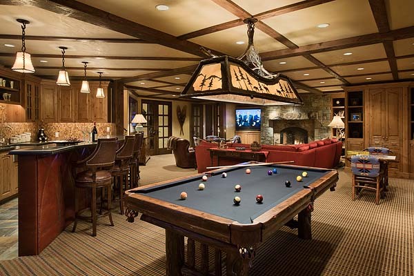 Inspiration for a classic basement in Jackson.