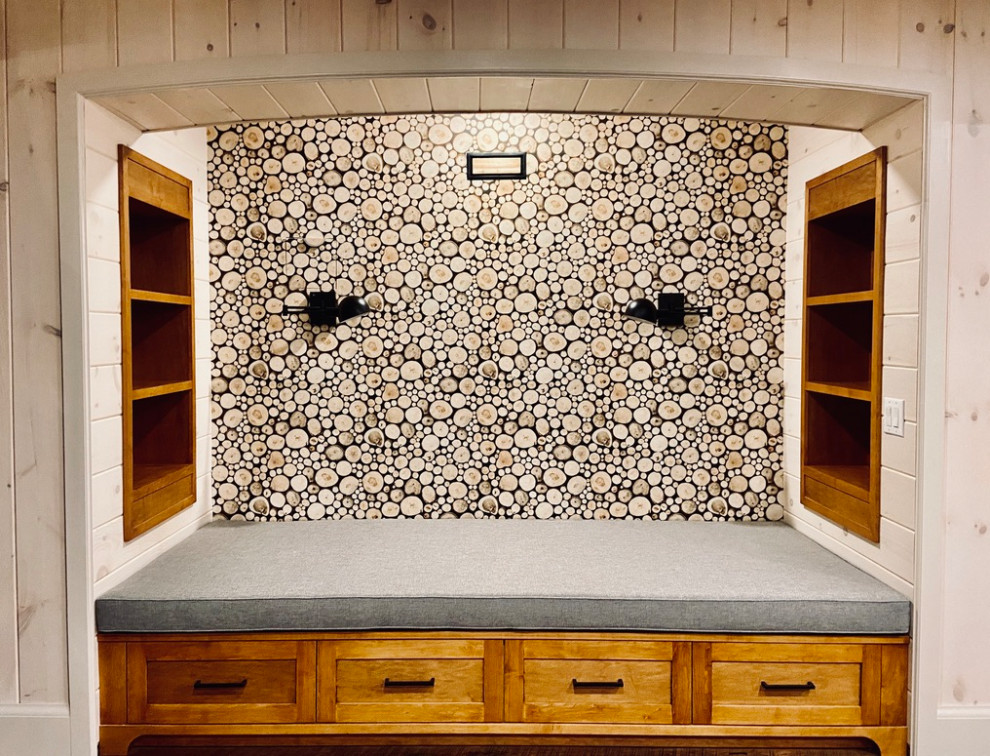 Inspiration pour un sous-sol craftsman donnant sur l'extérieur et de taille moyenne avec salle de jeu, un mur blanc, un sol en bois brun, une cheminée standard, un manteau de cheminée en pierre, un sol marron, un plafond en lambris de bois et du lambris de bois.