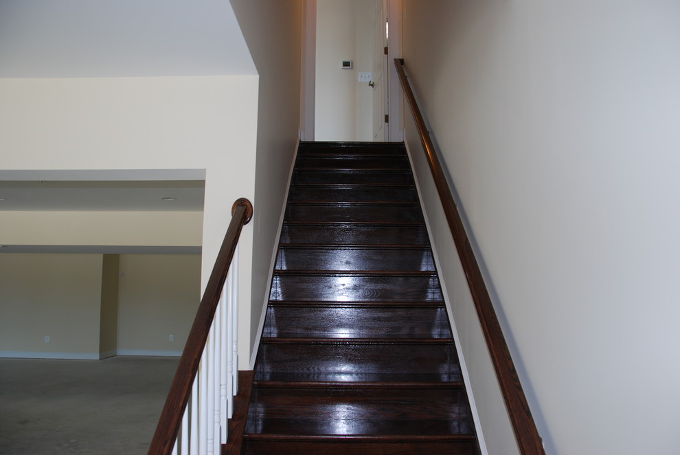 Ejemplo de escalera tradicional renovada de tamaño medio