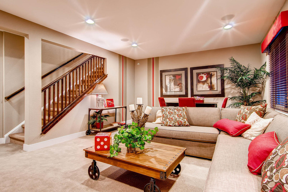 Klassisches Wohnzimmer ohne Kamin mit beiger Wandfarbe, Teppichboden und beigem Boden in Denver