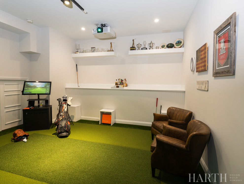 Ejemplo de sótano en el subsuelo clásico renovado pequeño con bar en casa, paredes blancas, suelo vinílico y suelo verde