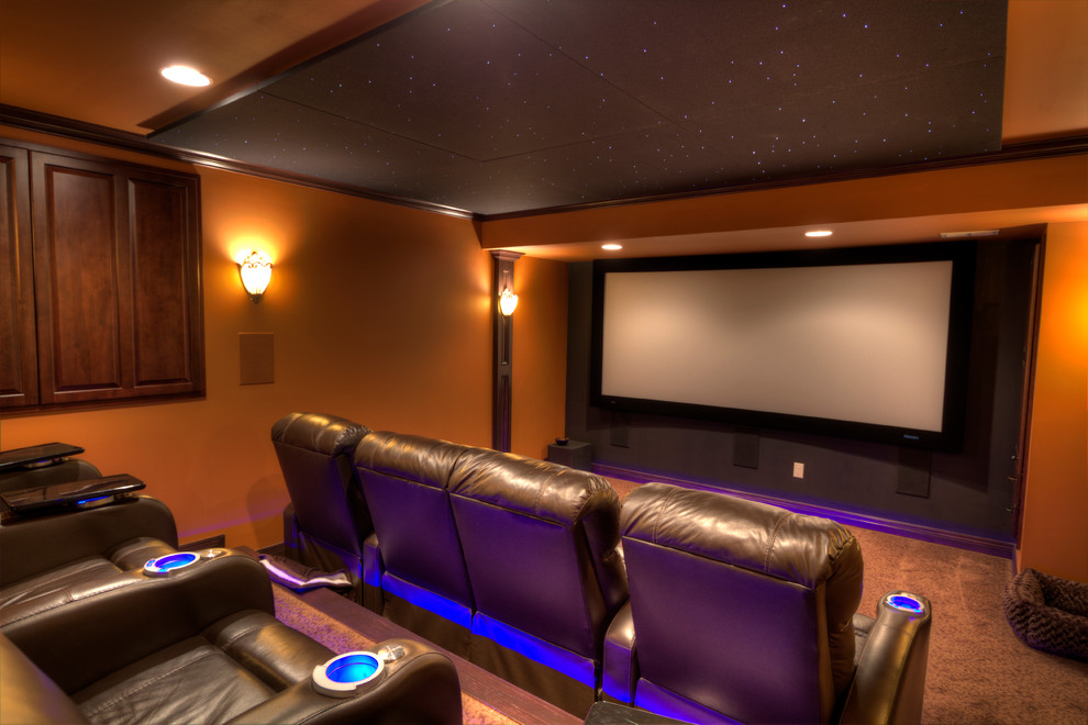 Пример оригинального дизайна: домашний кинотеатр в стиле фьюжн