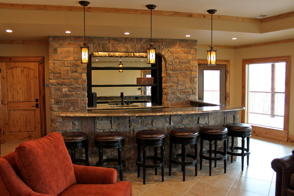 Exemple d'un très grand bar de salon montagne avec un sol en carrelage de céramique.