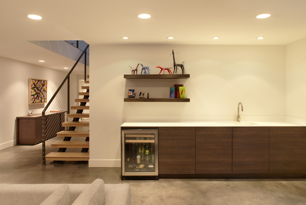 Inspiration for a modern basement remodel in Los Angeles