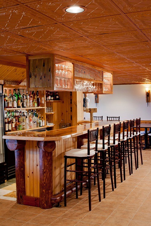 Elegant home bar photo in Portland Maine