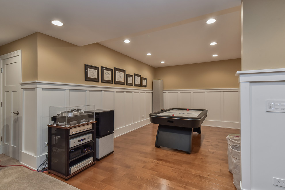 Design ideas for a classic basement in Chicago.